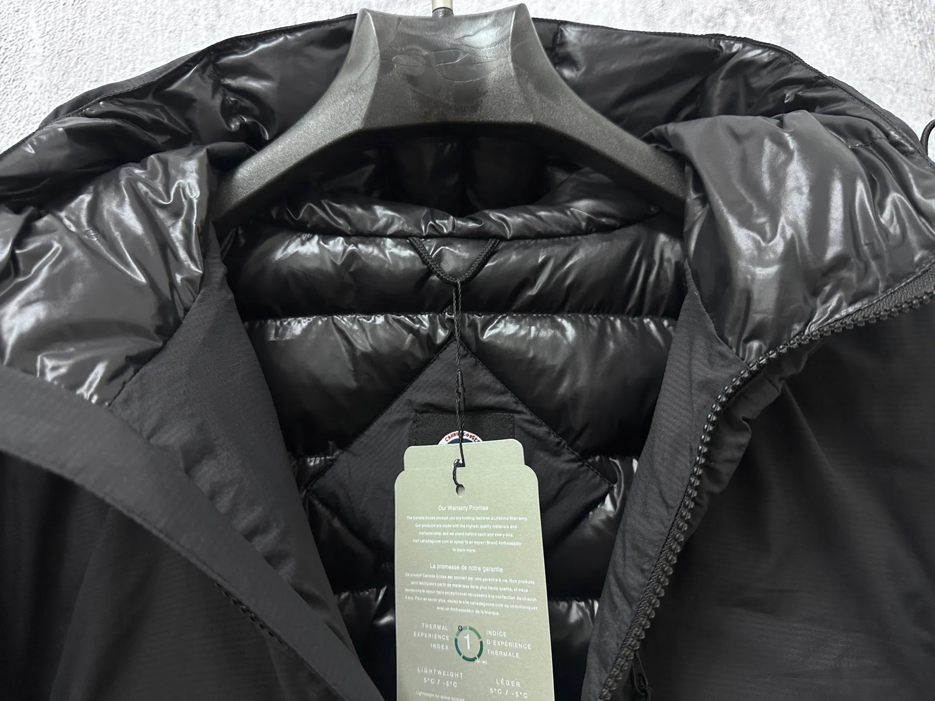 P840 [Canada Goose] Big Goose 5078 down jacket is different from the junk products in the market🗯️The same picture but different price means different versions ✅Don’t be fooled by the same copywriters and pirated picture gangs who mix and distribute high-luxury pictures at low prices. Once you receive it and compare the quality, you will know where the difference is. Don’t lie. Look for the terminal. I don’t guarantee that my products are the cheapest, but I definitely guarantee that they are worth every penny of your hard-earned money! Canada Goose down jacket top version, warm and cold-resistant, nice upper body effect, super lightweight, size: XS-XL